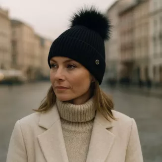 Czarna czapka damska z odpinanym pomponem W525 klasyczna elegancja na zimę - 5