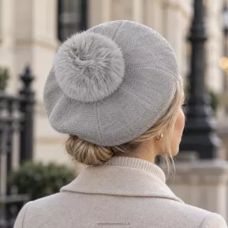 Beret Damski Szary z Dużym Pomponem ze Sztucznego Futra Polar Fashion W537C - 4