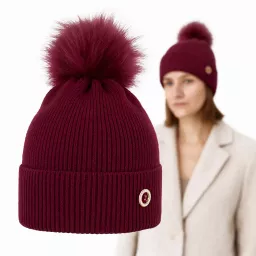 Czapka damska zimowa W525M śliwkowa z pomponem elegancka dzianina Polar Fashion