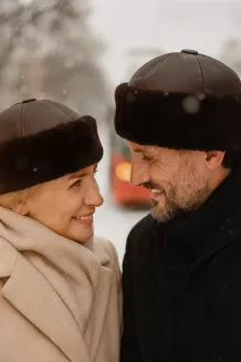 Toczek skórzana czapka zimowa ciemnobrązowa unisex z futrem  Polar Fashion W518G - 5