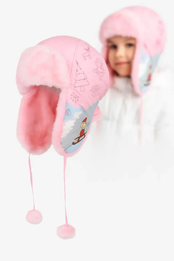 Jasnoróżowa czapka zimowa dziewczęca W143A Polar Fashion – ciepła uszatka z futerkiem