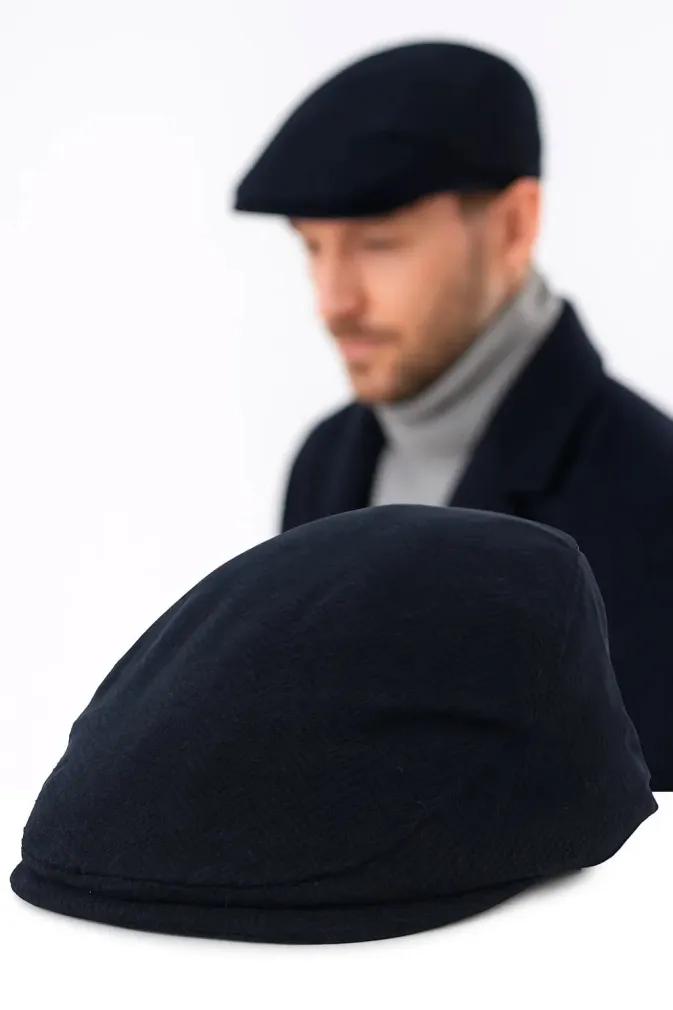 Ciepły kaszkiet męski granatowy w jodełkę z wełną K28 Polar Fashion