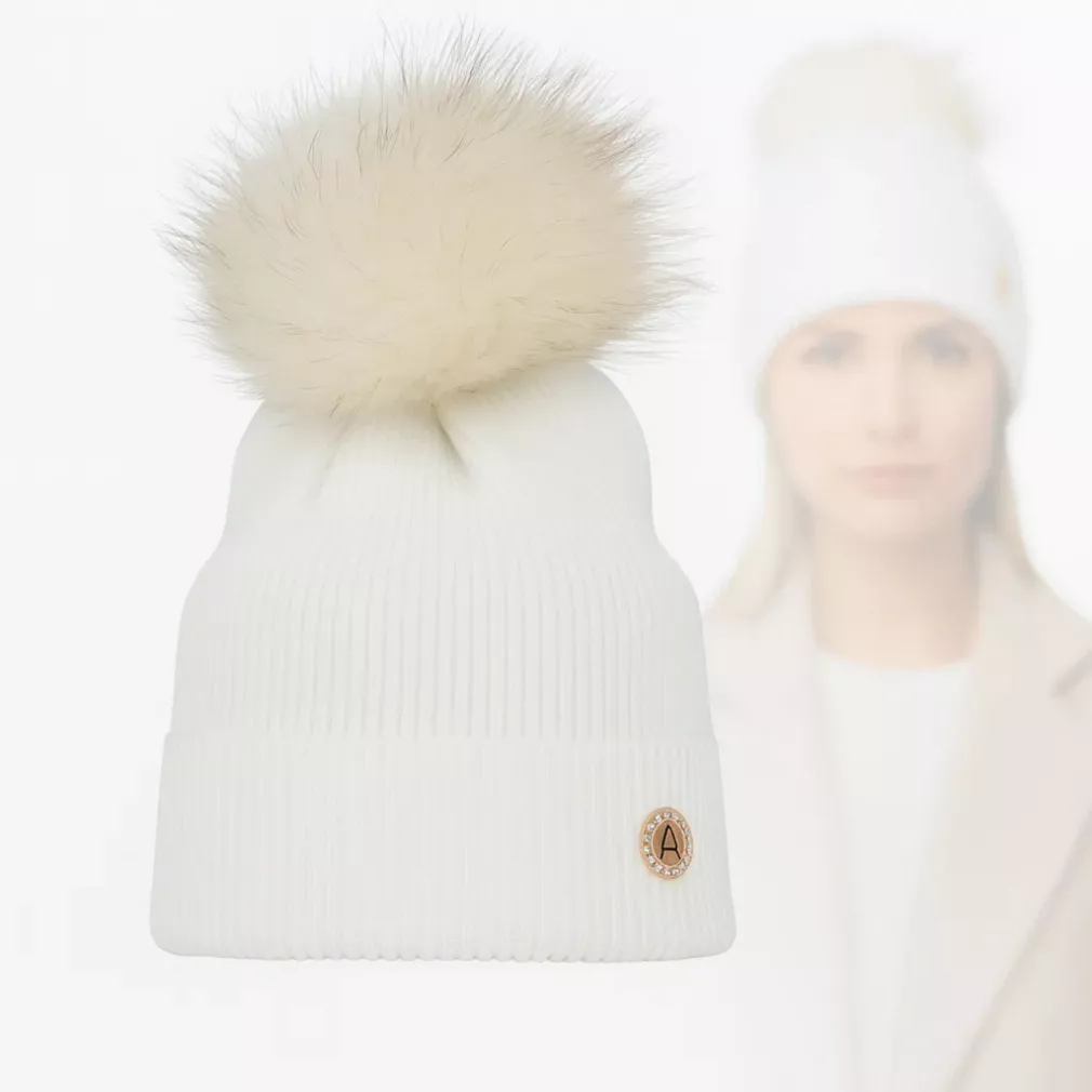 Biała damska czapka zimowa Polar Fashion W525A z odpinanym pomponem z jenota