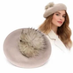 Beret damski beżowy z naturalnym odpinanym pomponem z jenota Polar Fashion W503N
