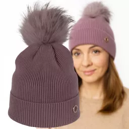 Czapka damska zimowa wrzosowa W525G z futrzanym pomponem Polar Fashion