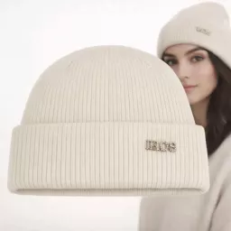 Kremowa Czapka damska W527B z angorą miękka, ciepła, elegancka Polar Fashion