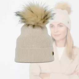 Jasnobeżowa damska czapka zimowa z odpinanym pomponem W525C Polar Fashion