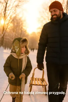 Zielono-beżowa czapka zimowa pilotka W150A, dziecko z tatą na zimowym spacerze, futerko, impregnowana, para z ust, złota godzina.