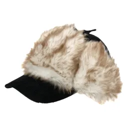 W55C Czarna Ciepła czapka uszatka z daszkiem ocieplana akrylowym futerkiem zapinana pod szyją